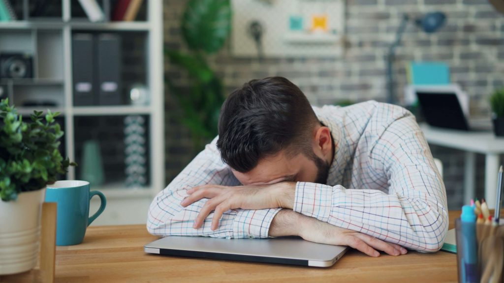 Les 5 signes que vos énergies sont déséquilibrées Fatigue persistante et manque d’énergie, énergies sont déséquilibrées